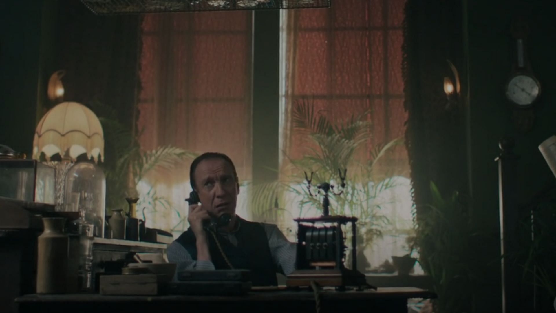 An image of Sherlock Holmes from Sherlock & Daughter season 1 episode 5 (Image via The CW)